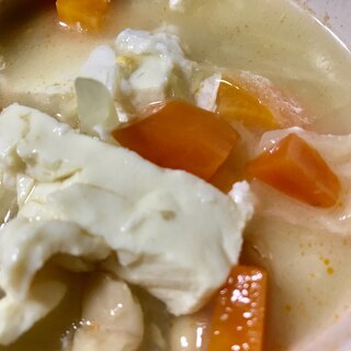 豆腐と野菜のピリ辛スープ